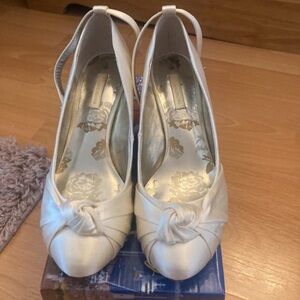 Source Unknown Elegant White Women's Heels